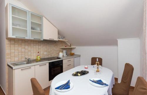 Hodilje Apartment | Comfort One Bedroom Apartment with Balcony and Sea View VELIKI