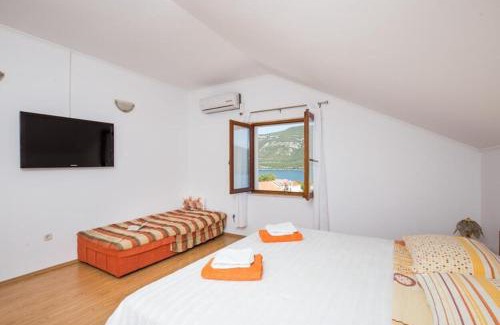Hodilje Apartment | Comfort One Bedroom Apartment with Balcony and Sea View VELIKI