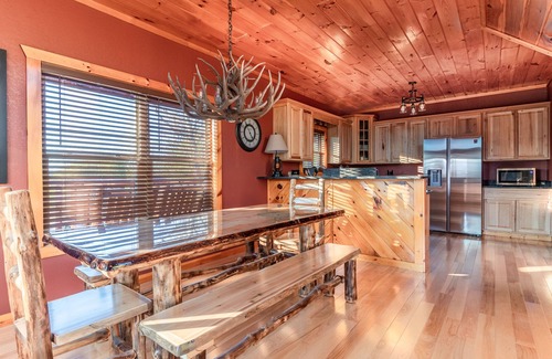 Pigeon Forge Cabin | Comfort & Relaxation 3 br Cabin Wraparound Decks Amazing Views 2 Hot Tubs