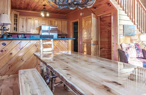 Pigeon Forge Cabin | Comfort & Relaxation 3 br Cabin Wraparound Decks Amazing Views 2 Hot Tubs