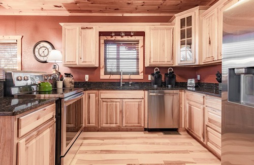 Pigeon Forge Cabin | Comfort & Relaxation 3 br Cabin Wraparound Decks Amazing Views 2 Hot Tubs