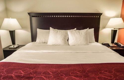 Bloomington Hotel | Comfort Suites Bloomington I-55 and I-74