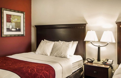 Bloomington Hotel | Comfort Suites Bloomington I-55 and I-74