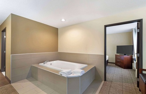 Cedar Falls Hotel | Comfort Suites Cedar Falls
