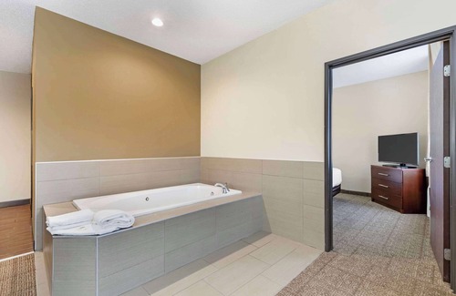 Cedar Falls Hotel | Comfort Suites Cedar Falls