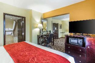 Clinton Hotel | Comfort Suites Clinton near Presbyterian College