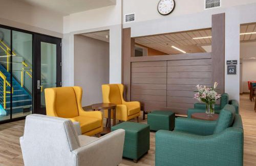 Colorado Springs Hotel | Comfort Suites Colorado Springs East - Medical Center Area