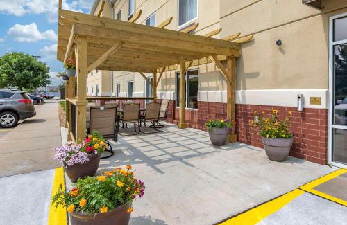 Coralville Hotel | Comfort Suites Coralville I-80