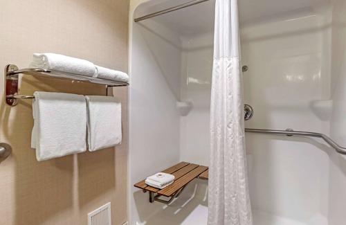 Carlisle Hotel | Comfort Suites Downtown Carlisle