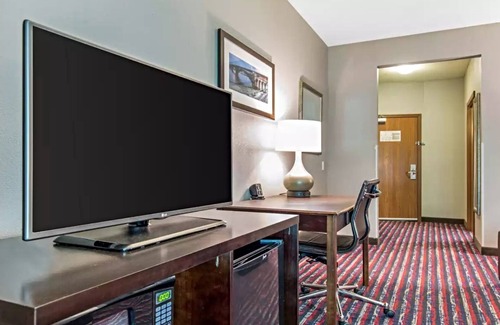 Fairview Heights Hotel | Comfort Suites Fairview Heights