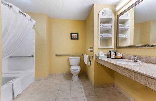 Findlay Hotel | Comfort Suites Findlay I-75