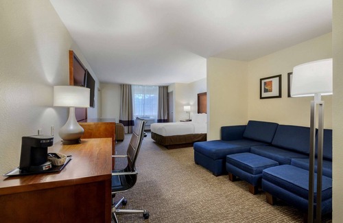 Johnson Creek Hotel | Comfort Suites Johnson Creek Conference Center