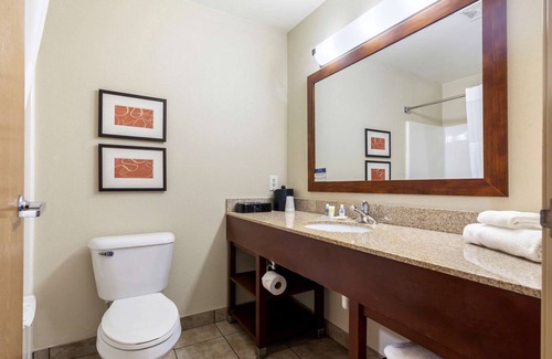 Johnson Creek Hotel | Comfort Suites Johnson Creek Conference Center