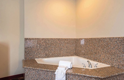 Lake Charles Hotel | Comfort Suites Lake Charles