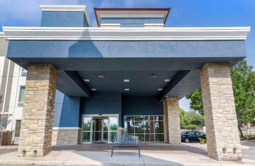 Wetmore Hotel | Comfort Suites Medical Center near Six Flags
