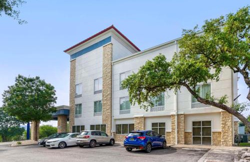 Wetmore Hotel | Comfort Suites Medical Center near Six Flags