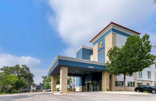 Wetmore Hotel | Comfort Suites Medical Center near Six Flags