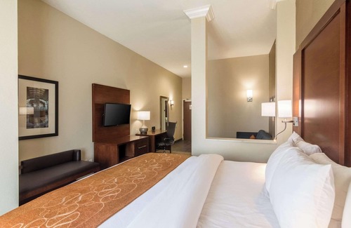 Central Oklahoma City Hotel | Comfort Suites Meridian and I-40
