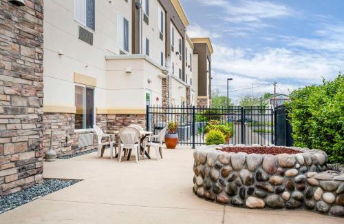 Redding Hotel | Comfort Suites Redding - Shasta Lake