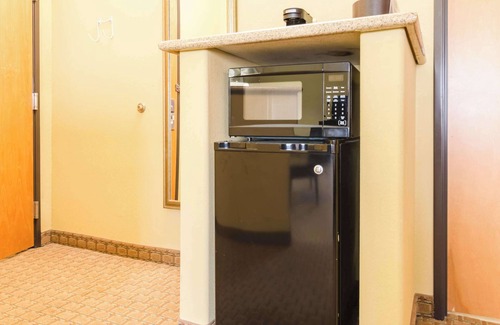 Salina Hotel | Comfort Suites Salina South