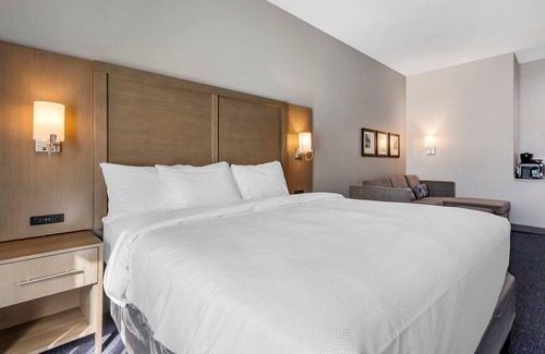 Scottsdale Hotel | Comfort Suites Scottsdale Talking Stick Entertainment District