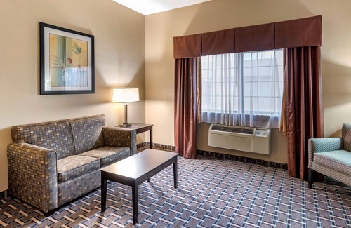 Clovis Hotel | Comfort Suites