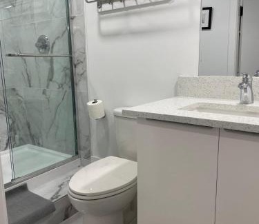 Dunbar House | Comfort two bedrooms in Vancouver