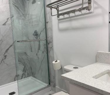 Dunbar House | Comfort two bedrooms in Vancouver