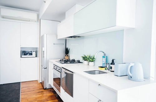 Docklands Apartment | Comfort Urban Oasis in Spencer CityViews with Indoor pool & Private parking