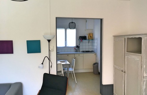 Saint-Palais-sur-Mer Cottage | Comfortable apartment with terrace and loggia, a stone's throw from the sea