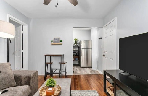 Independence House | Comfortable 1 Bed home| Mins to Arrowhead|Wifi