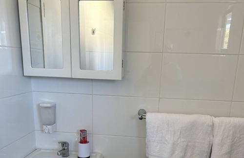 Budgewoi House | Comfortable 1 bedroom duplex close to everything