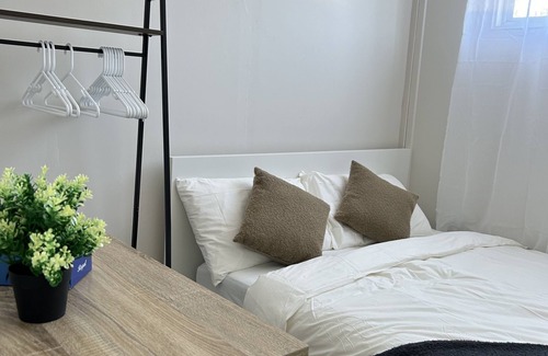 Budgewoi House | Comfortable 1 bedroom duplex close to everything