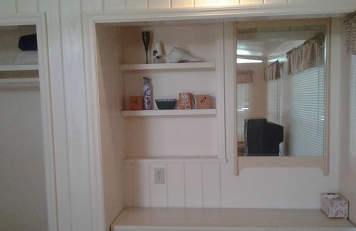 Grove City House | Comfortable 1-Bedroom Home only 5 min. from beautiful Englewood beach