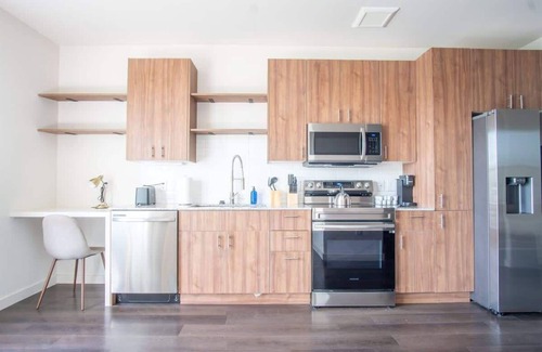 Dallas Apartment | Comfortable 1BR Suite w Pool, Parking, Gym 05