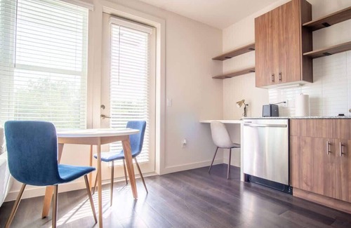 Dallas Apartment | Comfortable 1BR Suite w Pool, Parking, Gym 05