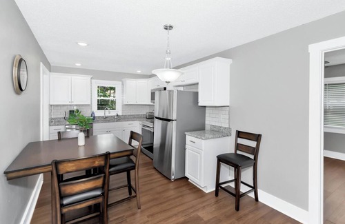 Normal House | Comfortable 2/1 with A Dedicated Workspace