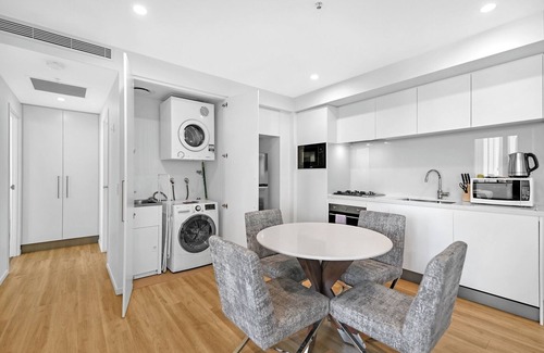 Surfers Paradise Apartment | Comfortable 2 bedroom Apartment in Central Surfers