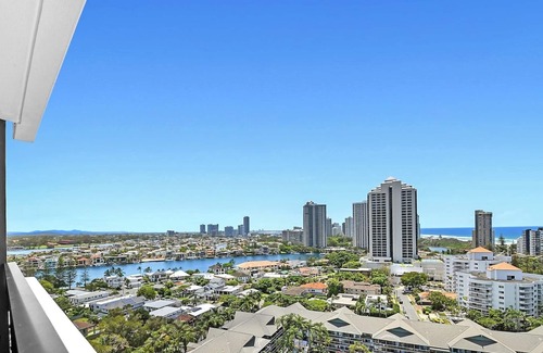 Surfers Paradise Apartment | Comfortable 2 bedroom Apartment in Central Surfers