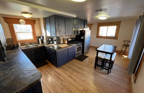 Kanab House | Comfortable 2 BD, 2 BA Home-Large Yard for Pets!
