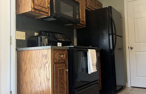 Pine Mountain Valley Cabin | Comfortable 2 Bedroom Cabin - 3 min to Roosevelt State Park. WIFI & Self Checkin