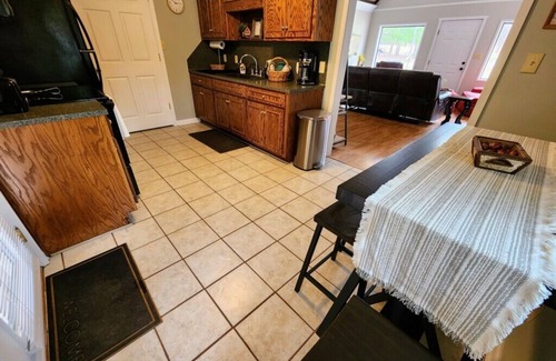 Pine Mountain Valley Cabin | Comfortable 2 Bedroom Cabin - 3 min to Roosevelt State Park. WIFI & Self Checkin