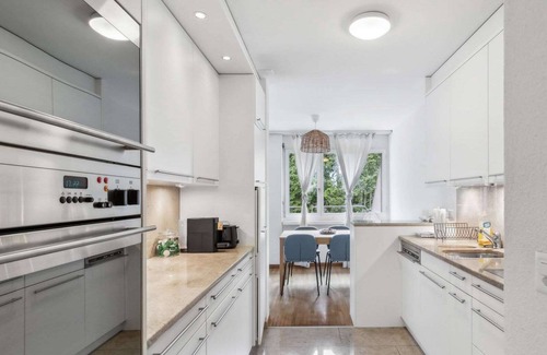 Hottingen Apartment | Comfortable 2-Bedroom Stay in Seefeld, Zürich
