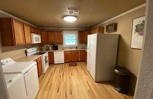 Kiefer House | Comfortable 2 bedroom -safe area - Close to Tulsa