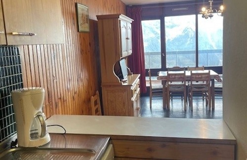 Orcieres-Merlette Apartment | Comfortable 2-Room Cabin for 6, Pets Allowed, Near Slopes and Shops