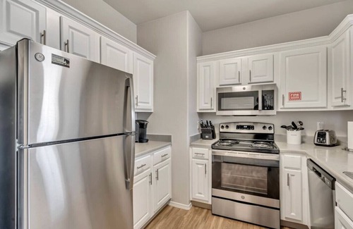 Clearfield Apartment | Comfortable 2BR Apt with Pool, Hot Tub, and Fitness Center, Close to Hill AFB