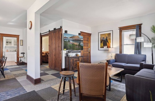 Northeast Minneapolis House | Comfortable 3-bedroom house + den in the Arts District of Northeast Minneapolis