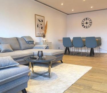 Linden-Mitte Apartment | Comfortable 3 room apartment I 81 m2 I Central l Self-Check-In I Elevator & Balkony