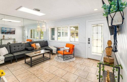 Conway House | Comfortable 3br Orlando Getaway Wi-fi Kitchen