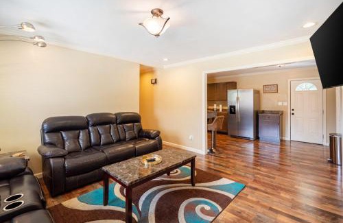 Shannon House | Comfortable 3BR Retreat Near Downtown Birmingham